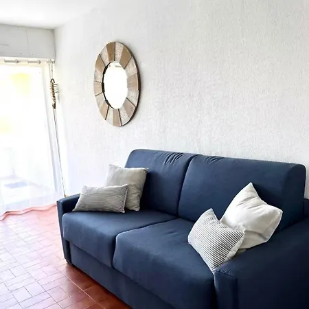 - Du Roi Apartment *